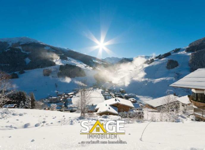 The property is located in a pleasant residential area on the sunny slope with grandiose valley view in Hinterglemm.