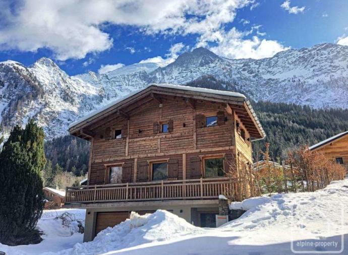 This spacious demi chalet offers clean, modern design from an Italian architect.