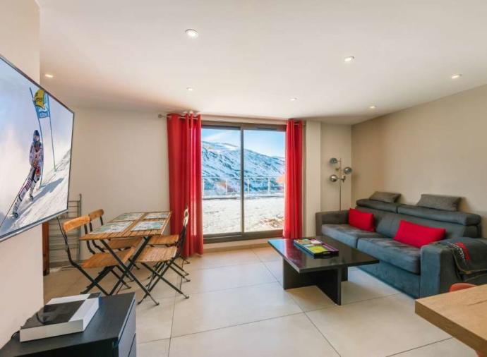 5 renovated apartments with superb views located in Les Menuires