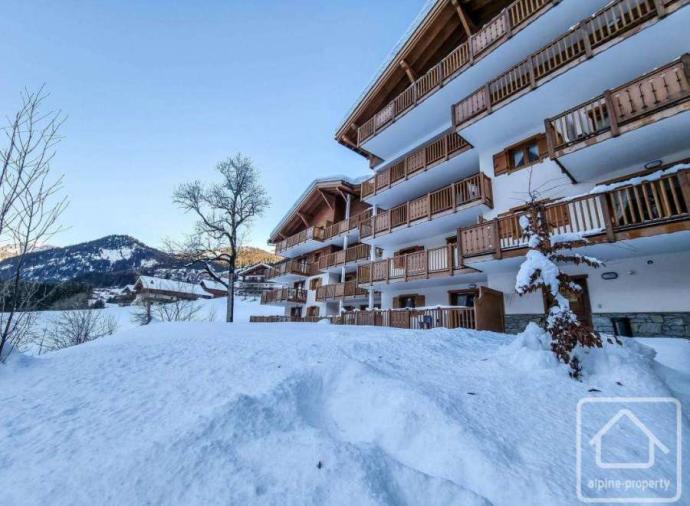 Apartment E01 in the Chalets d’Angele is a beautiful one bedroom apartment with large terrace in the prestigious Chalets d’Angele development in Chatel.