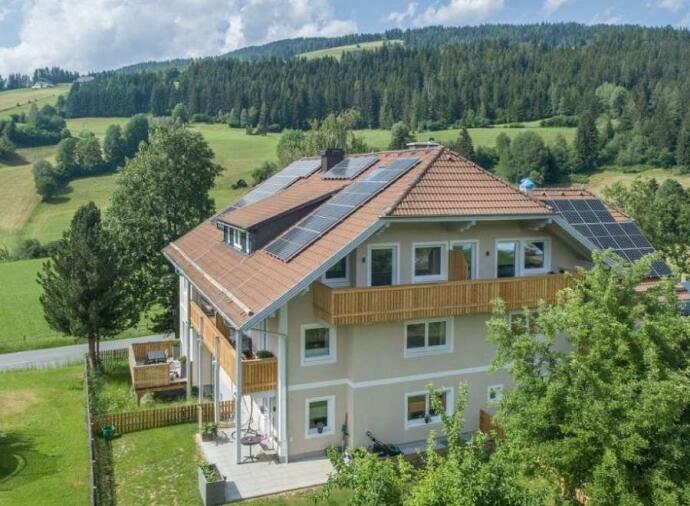 Charming apartments in Carinthia, with mountain views and private parking