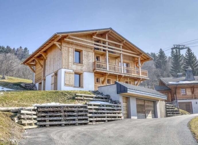 Chalet for sale in Megeve with 6 Bedrooms, 6 Bathrooms and Ski in/Ski out