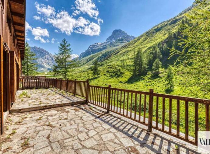Villa for sale in Val-d'Isère with 5 Bedrooms