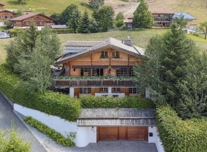 For Sale in Gstaad with 5 Beds and 5 Bathrooms