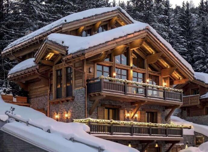 Chalet in Courchevel with 6 Bedrooms, 6 Bathrooms and Ski in/Ski out