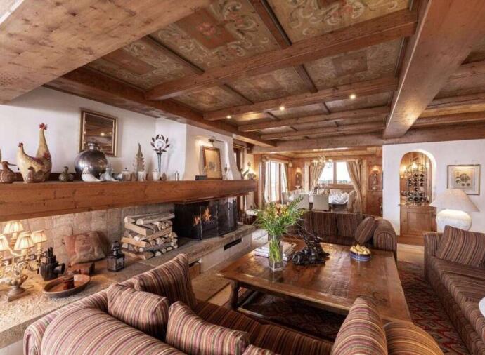 Traditional Ski-in / Ski-out Chalet