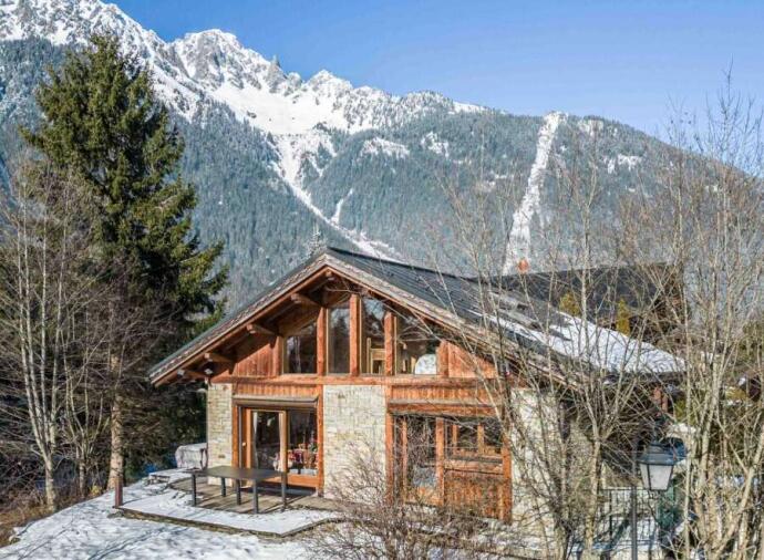 Villa in Chamonix-Mont-Blanc with 4 Bedrooms and 2 Bathrooms