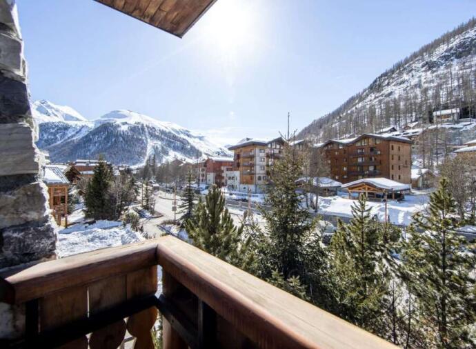 Apartment for sale in Val-d'Isère with 3 Bedrooms and 2 Bathrooms