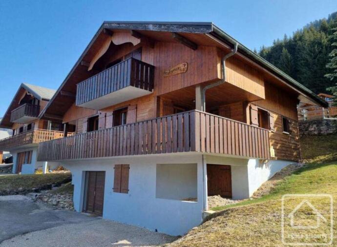 House for sale in Chatel with 4 Beds and 3 Bathrooms