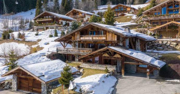 This chalet includes 6 bedrooms all en-suite and split across three beautiful spacious floors